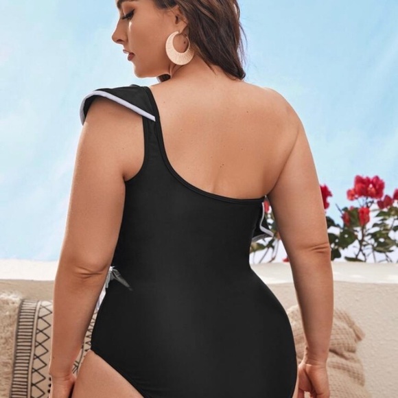 Sexy Off The Shoulder Swimsuit - Picture 2 of 4